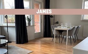 James -Ferienwohnung mit Balkon in Strand und Wald Nähe